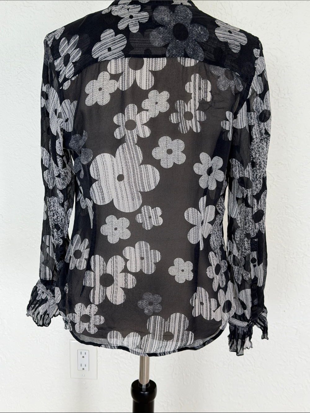Vintage Emanuel Ungaro Black and White Floral Pleated Blouse size small - Picture 2 of 9